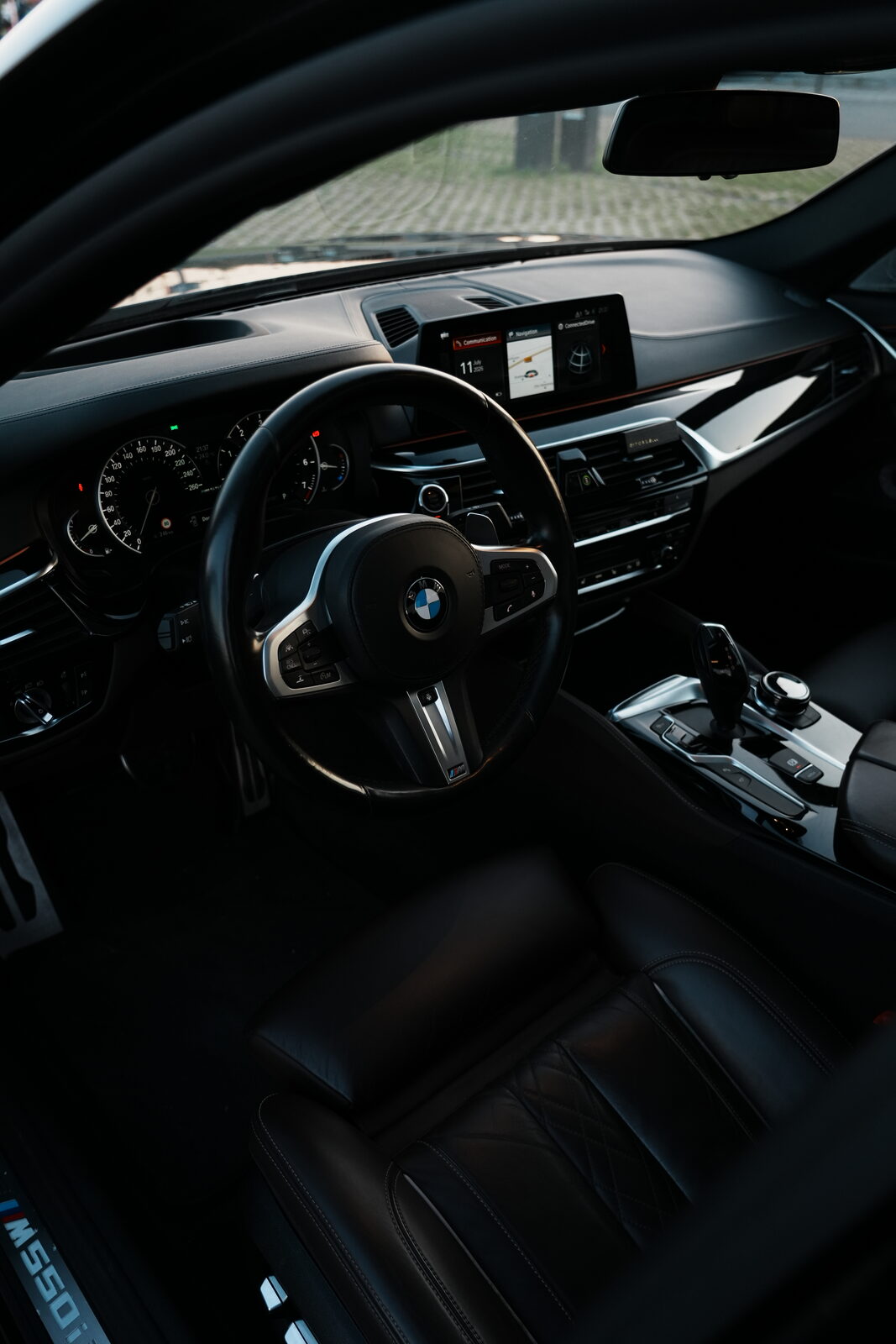 BMW 5 Serie M550i xDrive — foto 10